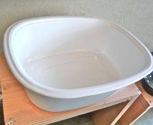 不思議な魅力を持つ野田琺瑯・楕円型の洗い桶 | カモシカ雑貨店 ブログ