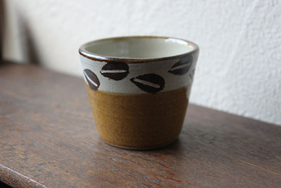 工房十鶴・コーヒー豆柄の小さなフリーカップ | カモシカ雑貨店 ブログ
