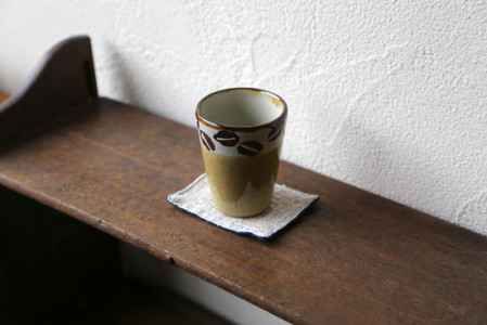 工房十鶴・コーヒー豆柄のフリーカップ | カモシカ雑貨店 ブログ
